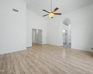 7251 E Lakeview Avenue - Photo Thumbnail 14