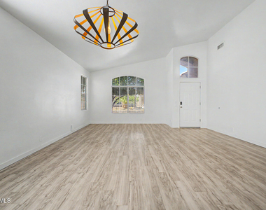 7251 E Lakeview Avenue - Photo Thumbnail 5