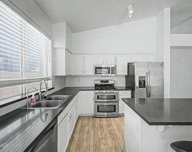 7251 E Lakeview Avenue - Photo Thumbnail 10