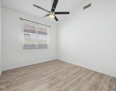 7251 E Lakeview Avenue - Photo Thumbnail 23