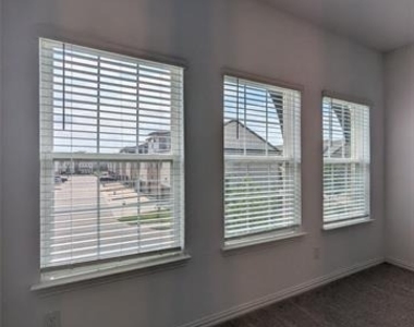 2257 Adena Springs Drive - Photo Thumbnail 11