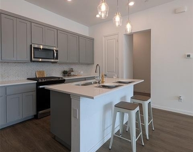 2257 Adena Springs Drive - Photo Thumbnail 7