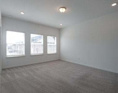 2257 Adena Springs Drive - Photo Thumbnail 10