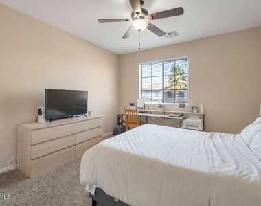 21987 N Balboa Drive - Photo Thumbnail 10