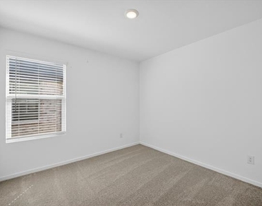 2509 Guineas Lane - Photo Thumbnail 11