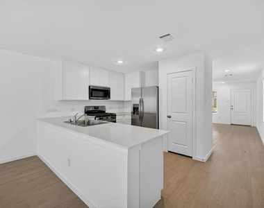 2509 Guineas Lane - Photo Thumbnail 3