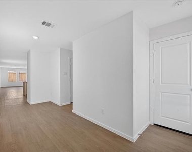 2509 Guineas Lane - Photo Thumbnail 6