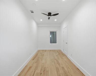 4605 Belmont Avenue - Photo Thumbnail 8