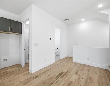 4605 Belmont Avenue - Photo Thumbnail 16