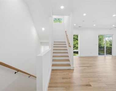 4605 Belmont Avenue - Photo Thumbnail 9