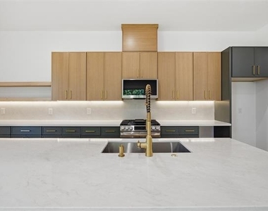 4605 Belmont Avenue - Photo Thumbnail 12