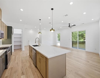 4605 Belmont Avenue - Photo Thumbnail 14