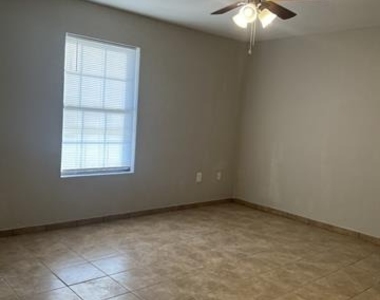 3272 Tesoro Loop - Photo Thumbnail 4
