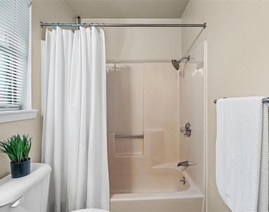 1017 Meadowlark Lane - Photo Thumbnail 24