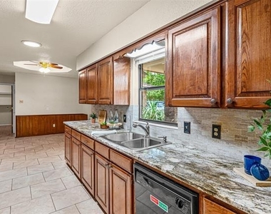 1017 Meadowlark Lane - Photo Thumbnail 5
