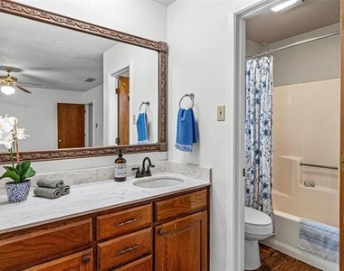 1017 Meadowlark Lane - Photo Thumbnail 15