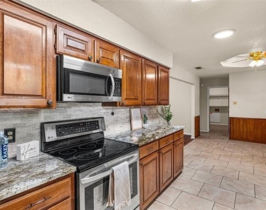 1017 Meadowlark Lane - Photo Thumbnail 6
