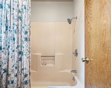 1017 Meadowlark Lane - Photo Thumbnail 16