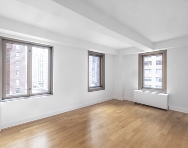 West 55th Street - Photo Thumbnail 4