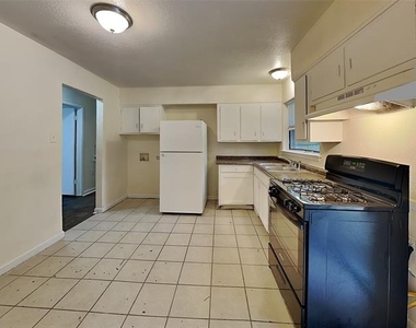 7207 Arborcrest Drive - Photo Thumbnail 5