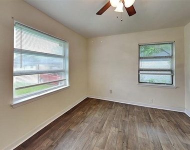 7207 Arborcrest Drive - Photo Thumbnail 9