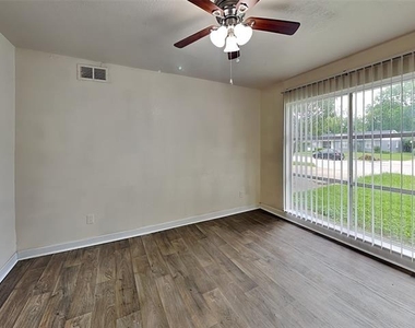 7207 Arborcrest Drive - Photo Thumbnail 11