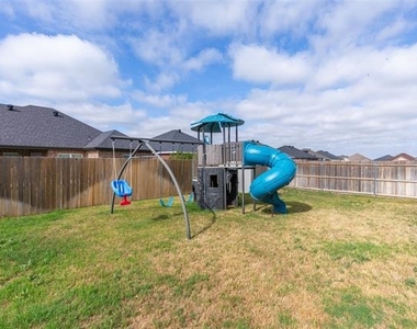 273 Martis Way - Photo Thumbnail 33