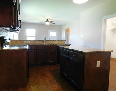 673 Copenhavr Street - Photo Thumbnail 7