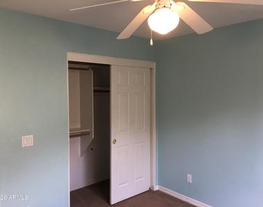 2536 E Mcarthur Drive - Photo Thumbnail 16