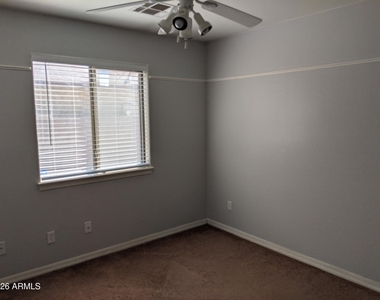 2536 E Mcarthur Drive - Photo Thumbnail 5