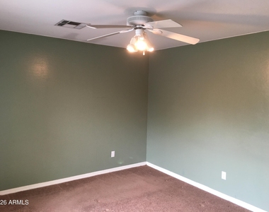 2536 E Mcarthur Drive - Photo Thumbnail 6