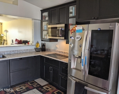 2536 E Mcarthur Drive - Photo Thumbnail 4