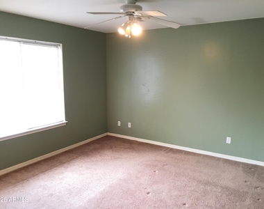 2536 E Mcarthur Drive - Photo Thumbnail 15