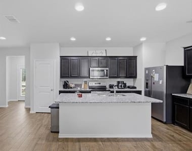 420 Milverton Drive - Photo Thumbnail 5