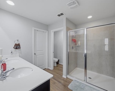 420 Milverton Drive - Photo Thumbnail 16