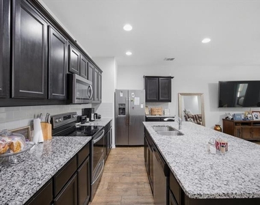 420 Milverton Drive - Photo Thumbnail 4
