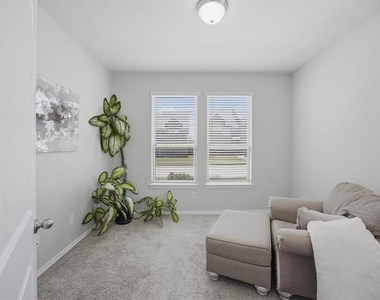 420 Milverton Drive - Photo Thumbnail 10