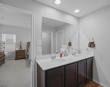 420 Milverton Drive - Photo Thumbnail 17