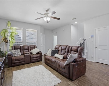 420 Milverton Drive - Photo Thumbnail 9