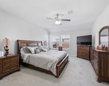 420 Milverton Drive - Photo Thumbnail 14