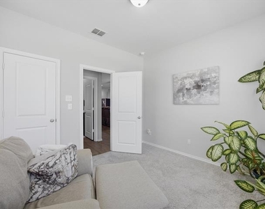 420 Milverton Drive - Photo Thumbnail 11