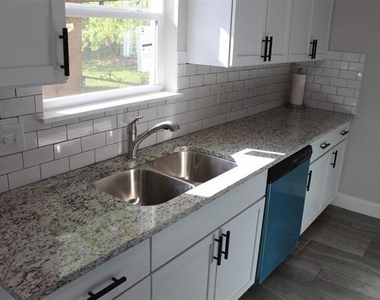 1807 W Scott Street - Photo Thumbnail 5