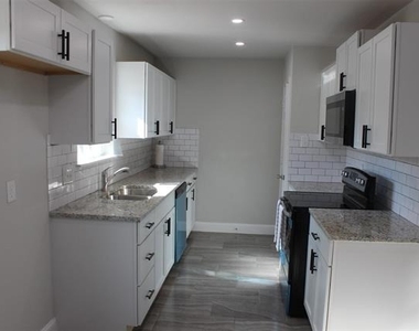 1807 W Scott Street - Photo Thumbnail 4
