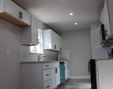 1807 W Scott Street - Photo Thumbnail 7