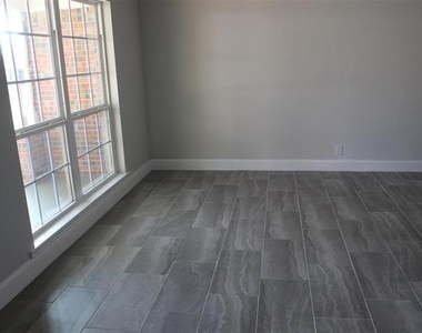 1807 W Scott Street - Photo Thumbnail 3