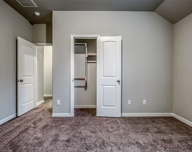 638 Devonshire Lane - Photo Thumbnail 20