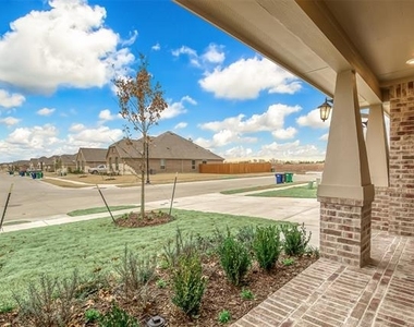 638 Devonshire Lane - Photo Thumbnail 3