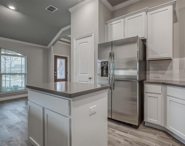 638 Devonshire Lane - Photo Thumbnail 9