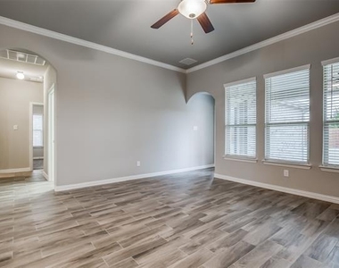 638 Devonshire Lane - Photo Thumbnail 12
