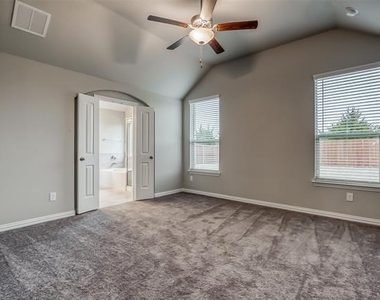 638 Devonshire Lane - Photo Thumbnail 24